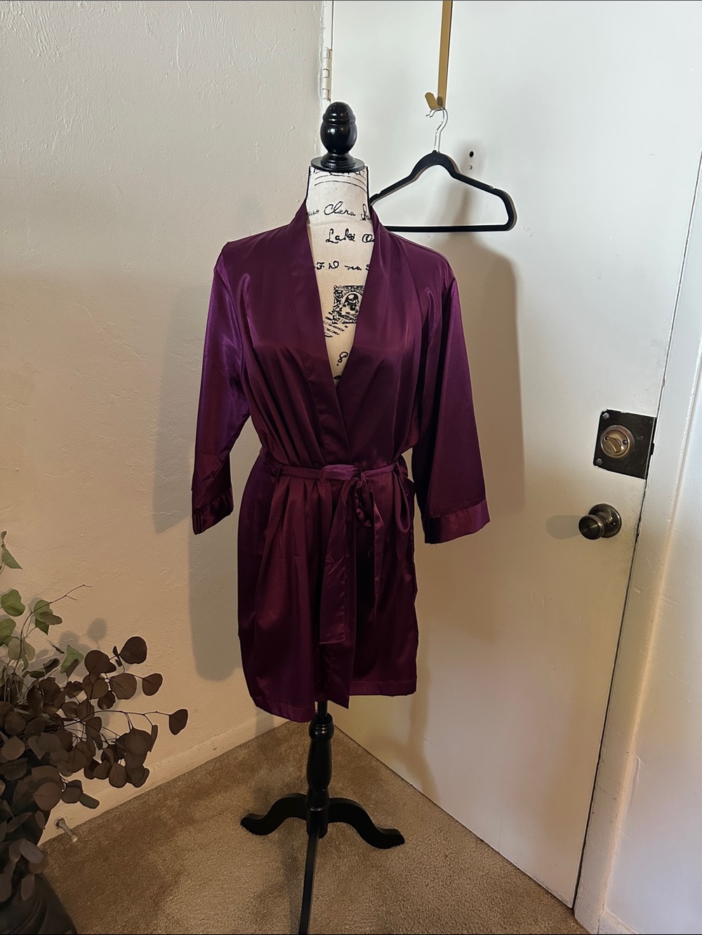Women's Purple Solid Woven Robe L V-Long Sleeve Belted Tie Waist